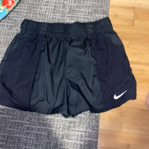 2 Nike shorts size XL - Picture 5 of 10